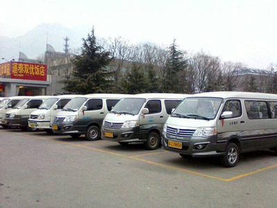 泰安榮泰汽車服務 專業酒店接送用車解決方案，價格透明服務優